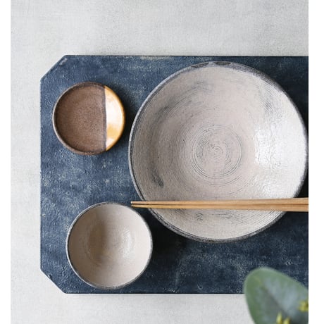svale furniture/三木達也   折敷/w400×d290  〇蒔地白漆　  svf‐255