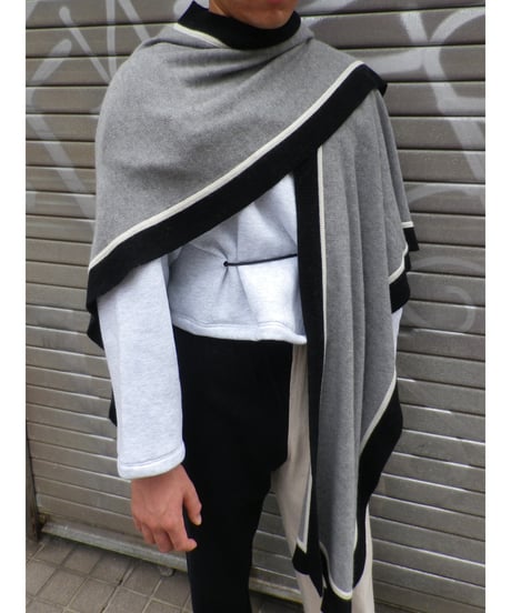 BIG SQUARE KNIT STOLE