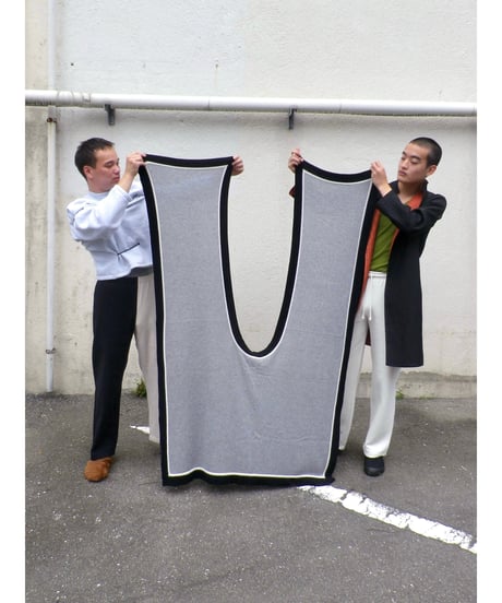 BIG SQUARE KNIT STOLE