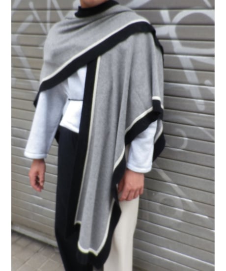 BIG SQUARE KNIT STOLE