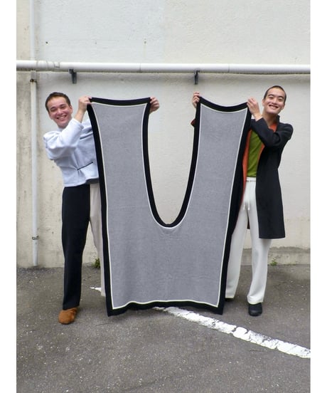 BIG SQUARE KNIT STOLE