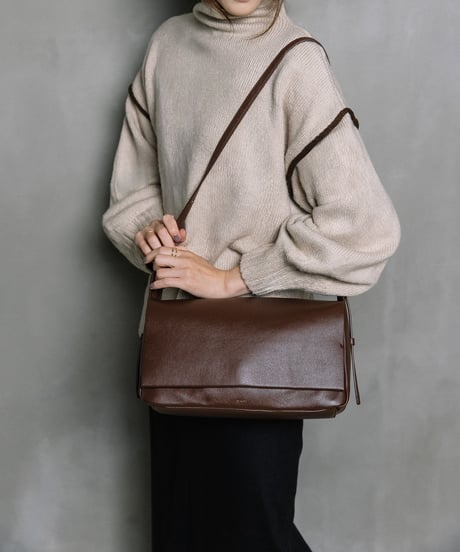 【B-26418】BEAURE FLAP WIDE SHOULDER BAG｜フラップ ワイド ショルダーバッグ