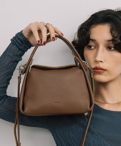 【B-26304】BEAURE カウレザー ミニハンドル 2WAYバッグ