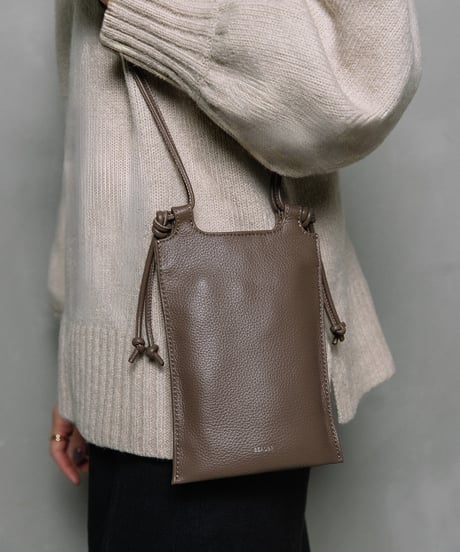 【B-26420】BEAURE COW LEATHER TALL SMARTPHONE SHOULDER BAG｜ カウレザー 縦型 スマホショルダー バッグ