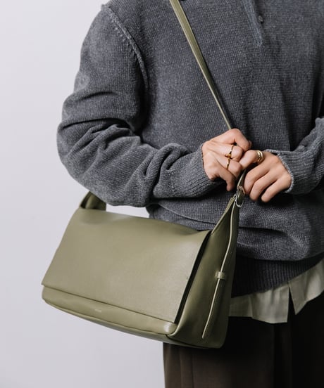 【B-26418】BEAURE FLAP WIDE SHOULDER BAG｜フラップ ワイド ショルダーバッグ