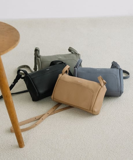 【B-26306】BEAURE カウレザー スリム ショルダーバッグ