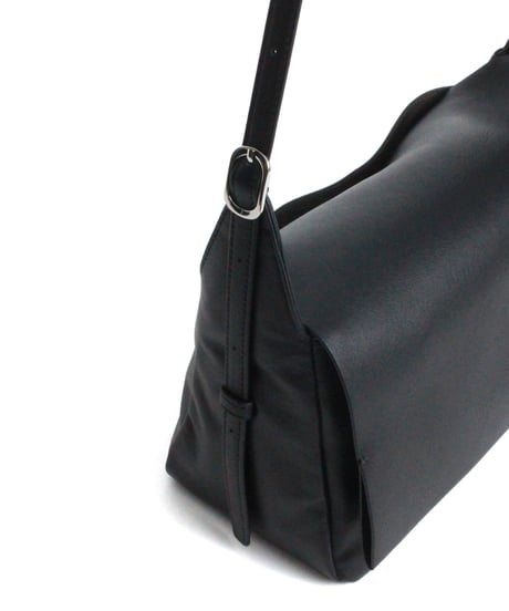 【B-26418】BEAURE FLAP WIDE SHOULDER BAG｜フラップ ワイド ショルダーバッグ