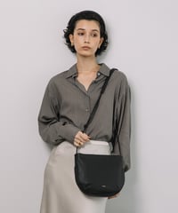 【B-26310】BEAURE カウレザー ラウンド ショルダーバッグ