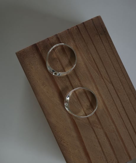 curve diamond ring