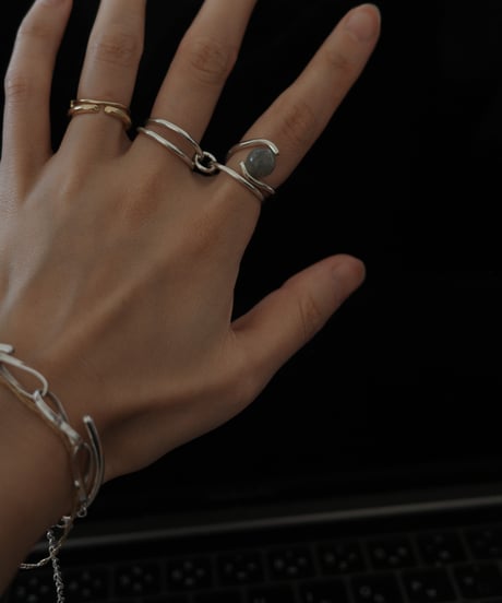 round stone ring
