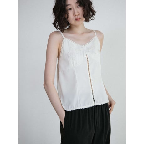 《予約販売》embroidery satin camisole/2colors_nt2668