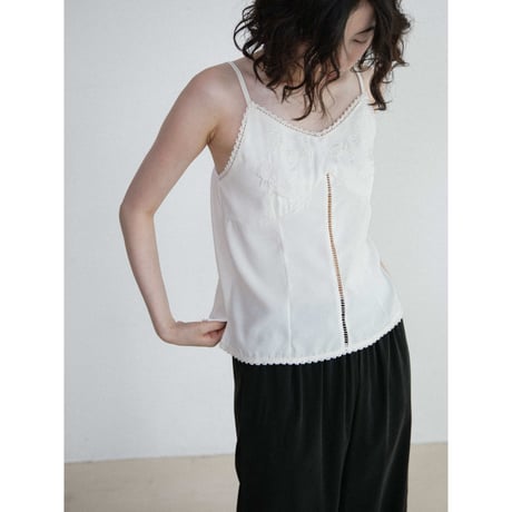 《予約販売》embroidery satin camisole/2colors_nt2668