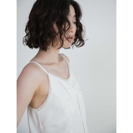 《予約販売》embroidery satin camisole/2colors_nt2668
