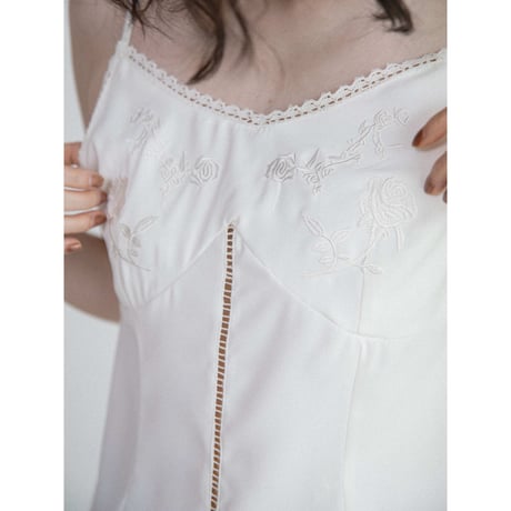 《予約販売》embroidery satin camisole/2colors_nt2668