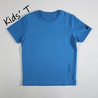 HOFI-021R-Kids' オーガニック超長綿 タック襟キッズＴ：スカイブルー