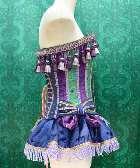 kki.2744　孔雀とタッセルの Moonlit Bazaar フリルロングコルセット。