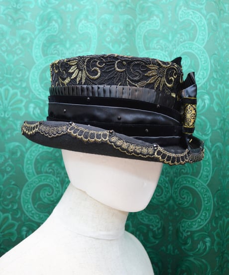 kki.2756　Elegant black and gold low silk  HAT。