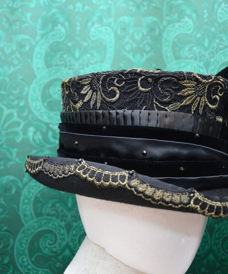 kki.2756　Elegant black and gold low silk  HAT。