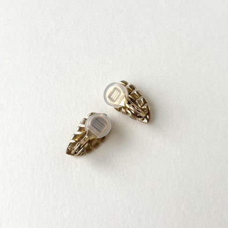 【2026年8月下旬発売開始】リーフモチーフのピアス＆イヤリング