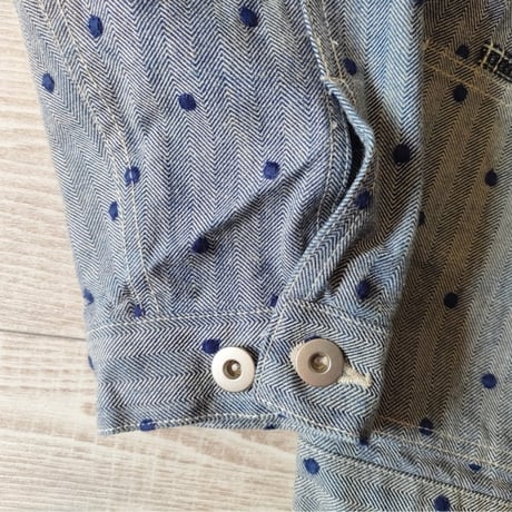 ドット刺繍柄ヘリンボーンデニムノーカラーＧジャン