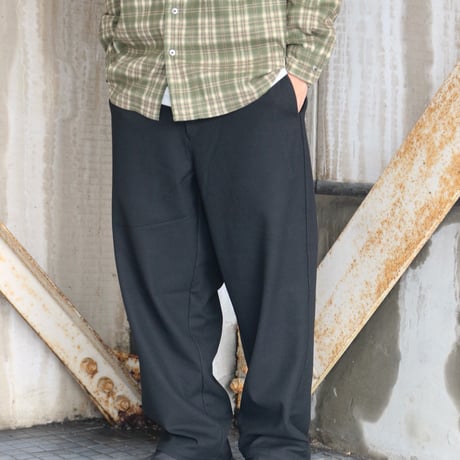 坩堝 (RUTSUBO) | THERMOLITE® WIDE TUCK TROUSERS(BLACK)