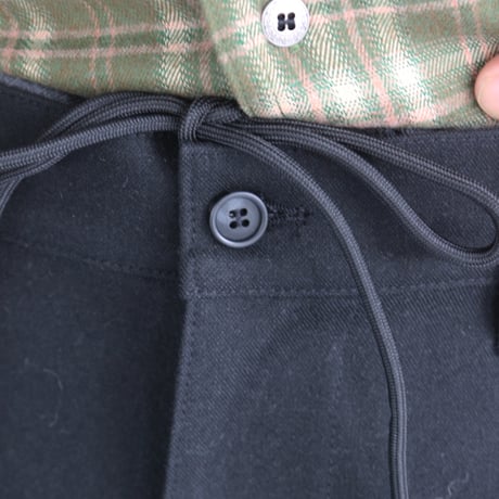坩堝 (RUTSUBO) | THERMOLITE® WIDE TUCK TROUSERS(BLACK)