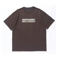 XLARGE | PRODUCTION LOGO S/S TEE(BROWN)