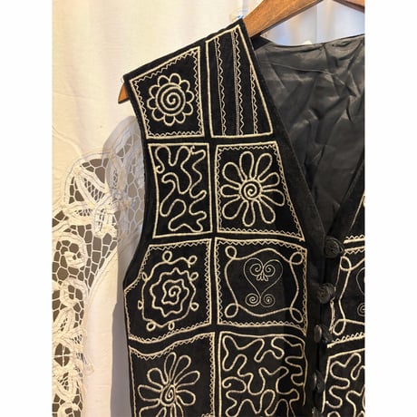 made in Italy embroidery fringe vest