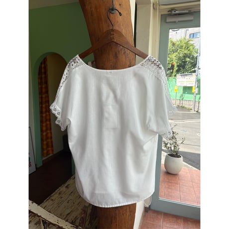 lace design blouse