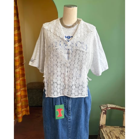 60s-70s white floral lace over blouse