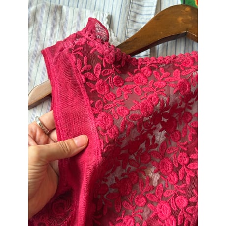 all lace sleeveless tops