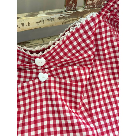 heart button gingham check tops