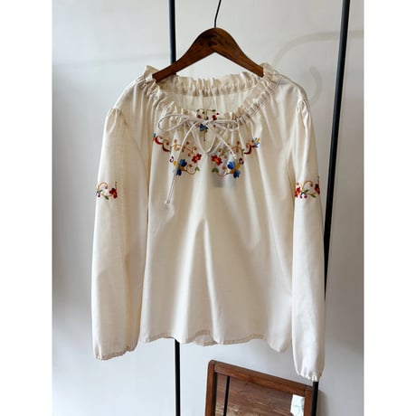 embroidery blouse