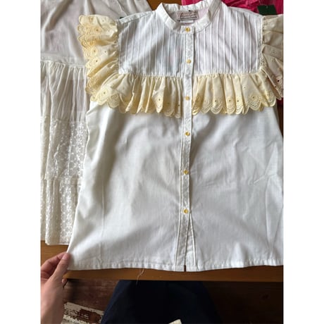 dead stock frill blouse
