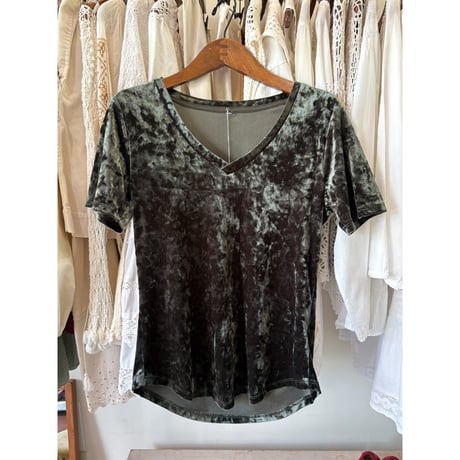 velours v neck tee