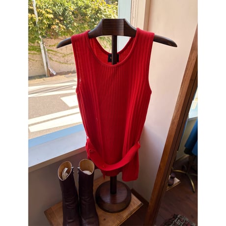 sleeveless knit tops with belt