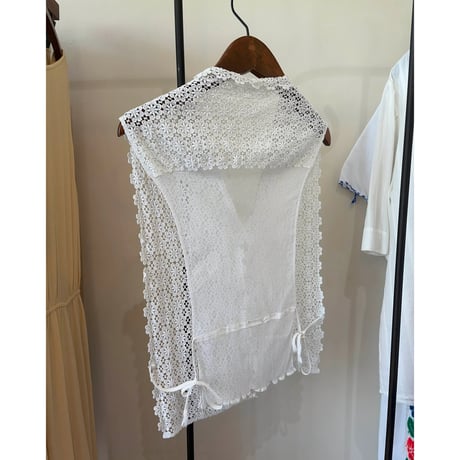 60s-70s white floral lace over blouse