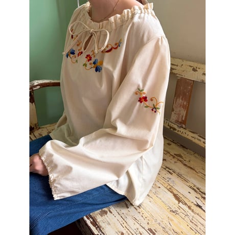 embroidery blouse