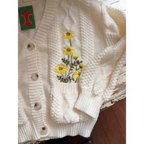 embroidery cable  knit cardigan