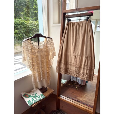 embroidery skirt ⚪️