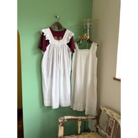 embroidery sleeve less dress