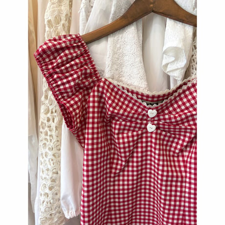 heart button gingham check tops
