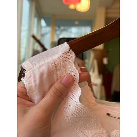 embroidery sleeve less dress