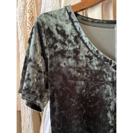 velours v neck tee