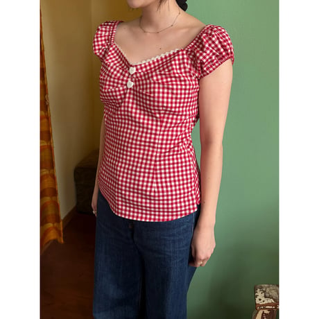 heart button gingham check tops