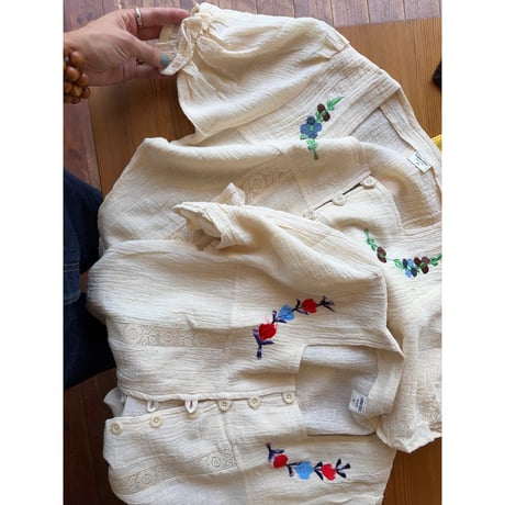 70s~80s embroidery blouse