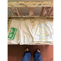 embroidery sleeveless blouse
