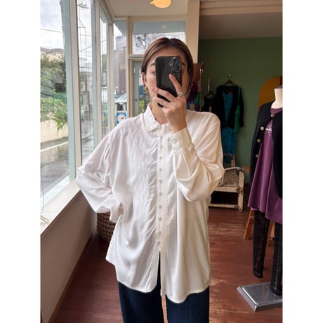 embroidery shirt 　⚪️