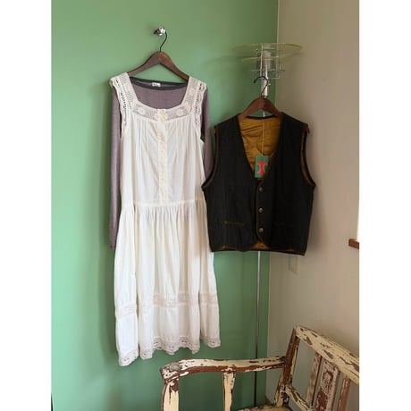 lace design sleeveless dress
