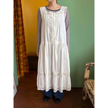 lace design sleeveless dress